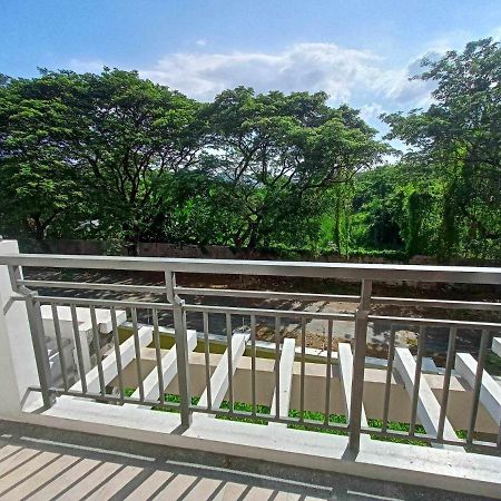 马尼拉Acacia Estates Taguig公寓式酒店 外观 照片