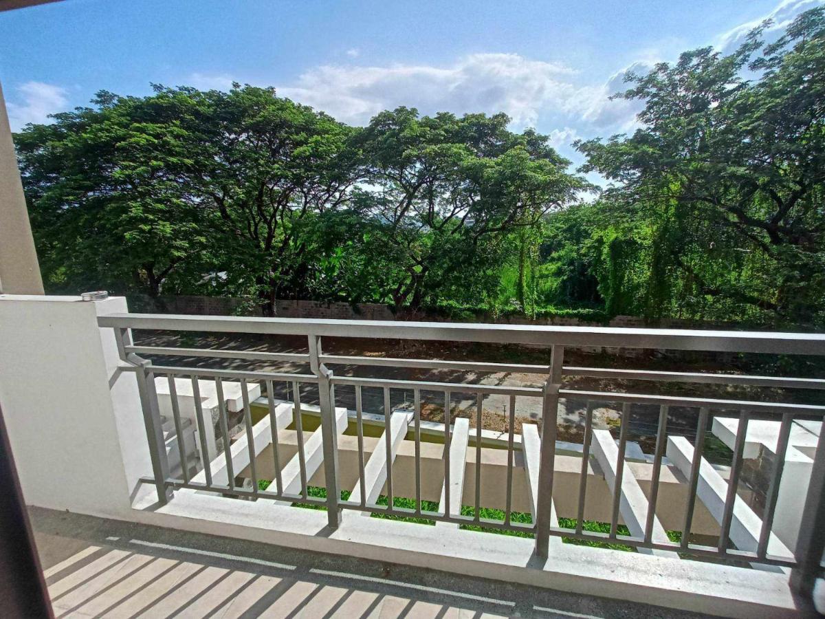 马尼拉Acacia Estates Taguig公寓式酒店 外观 照片